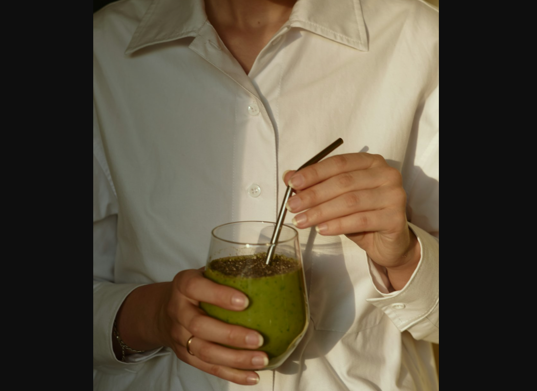 smoothies - woman with smoothie